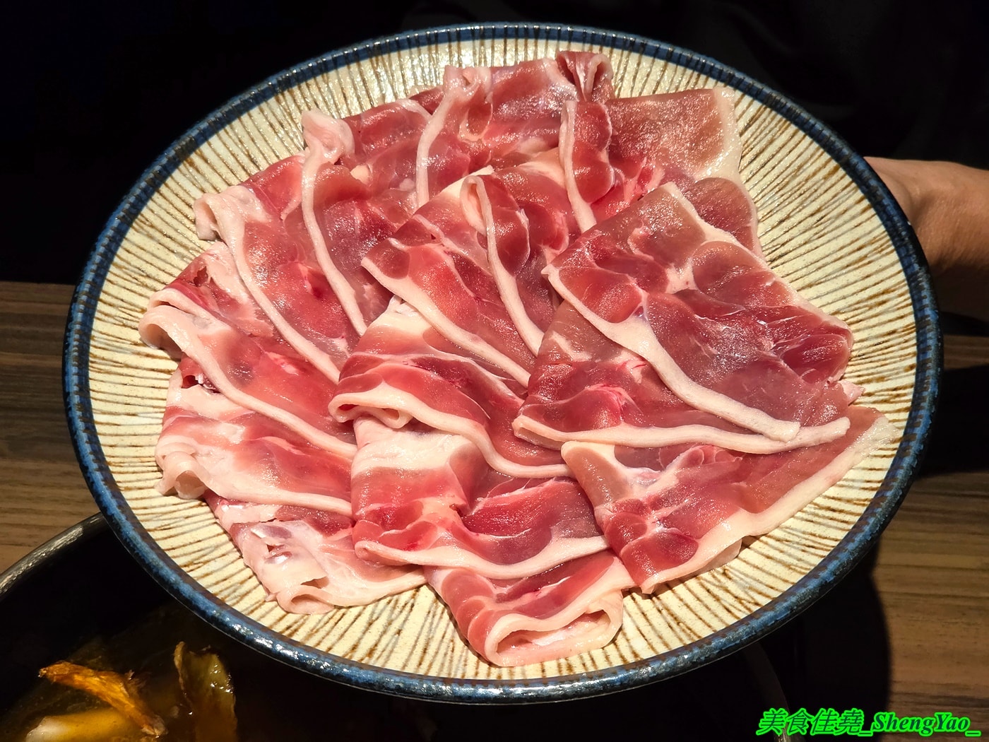 [台中沙鹿]尚石苑石頭火鍋 – 台中台味火鍋新高度，自助區免費滷肉飯+肉羹麵線糊，還有台韓泡菜隨便你吃，冬季薑母鴨鍋暖身新上市。