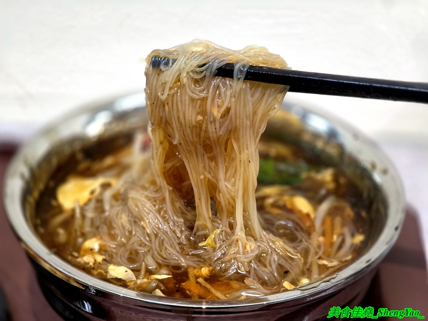 [台中清水]火車頭蚵仔煎 – 沙鹿40年蚵仔煎魷魚羹老店開的新分店，大推蚵仔煎，外皮有脆有黏，醬汁也很有特色。