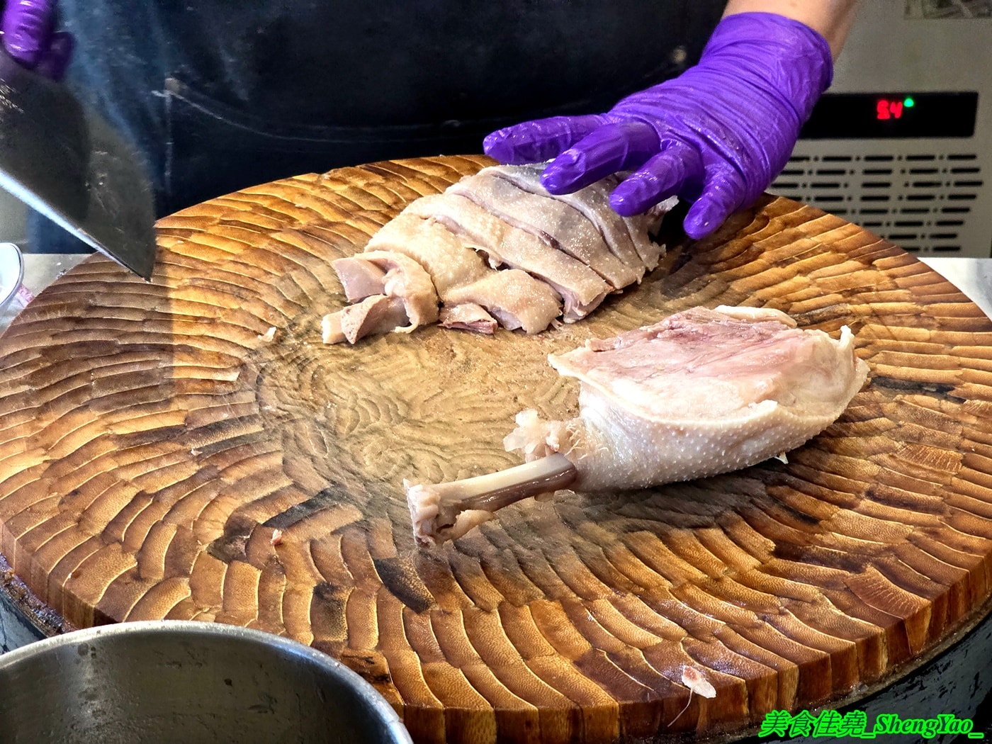 [台中北區]厚稻專業鵝肉飯 – 台中新開幕鵝肉飯專賣店，鵝肉現點現切，新鮮好吃，內用湯品無限續還有免費的蕎麥茶可以喝。