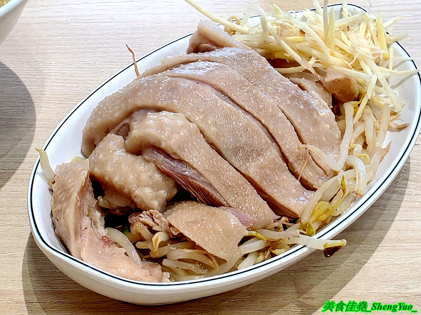 [台中北區]厚稻專業鵝肉飯 – 台中新開幕鵝肉飯專賣店，鵝肉現點現切，新鮮好吃，內用湯品無限續還有免費的蕎麥茶可以喝。