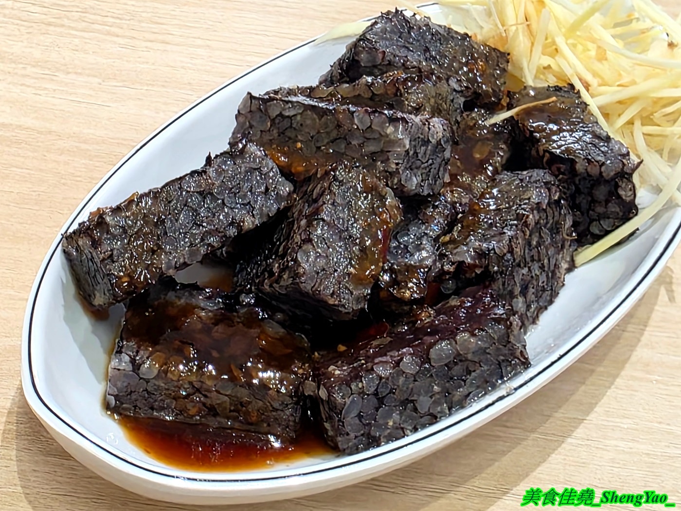 [台中北區]厚稻專業鵝肉飯 – 台中新開幕鵝肉飯專賣店，鵝肉現點現切，新鮮好吃，內用湯品無限續還有免費的蕎麥茶可以喝。