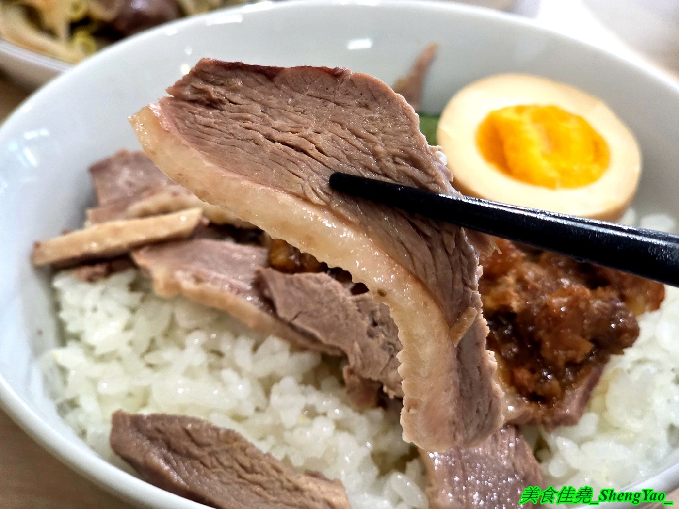 [台中北區]厚稻專業鵝肉飯 – 台中新開幕鵝肉飯專賣店，鵝肉現點現切，新鮮好吃，內用湯品無限續還有免費的蕎麥茶可以喝。