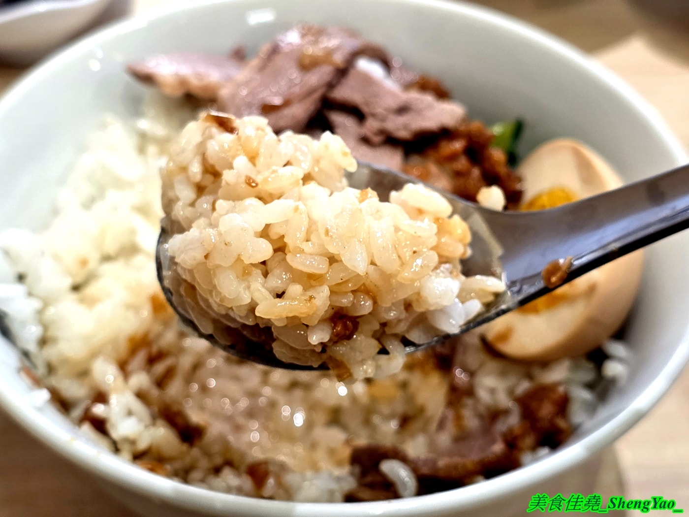 [台中北區]厚稻專業鵝肉飯 – 台中新開幕鵝肉飯專賣店，鵝肉現點現切，新鮮好吃，內用湯品無限續還有免費的蕎麥茶可以喝。