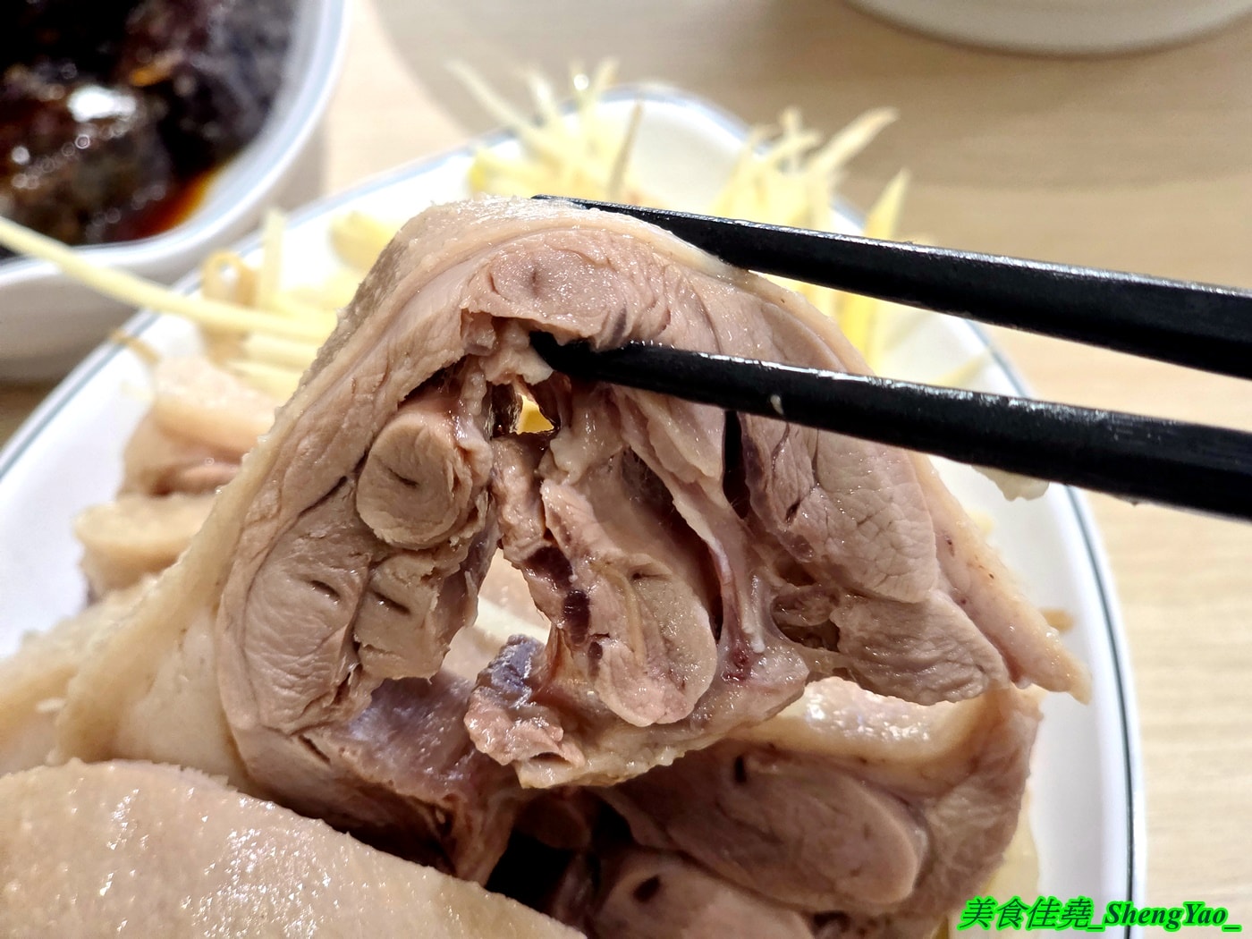 [台中北區]厚稻專業鵝肉飯 – 台中新開幕鵝肉飯專賣店，鵝肉現點現切，新鮮好吃，內用湯品無限續還有免費的蕎麥茶可以喝。