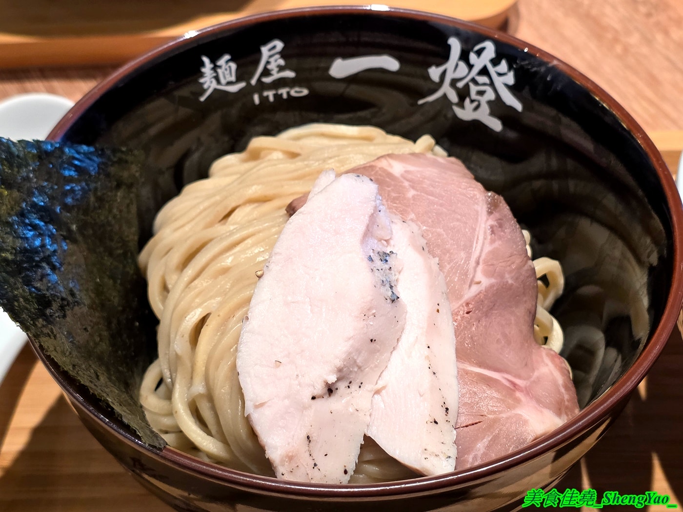 [台中梧棲]麵屋一燈 台中港三井店 – 2025台中最紅的日本拉麵店開來海線了，東京拉麵之王，魚介冠軍沾麵推薦必點，1/2前慶開幕88折優惠