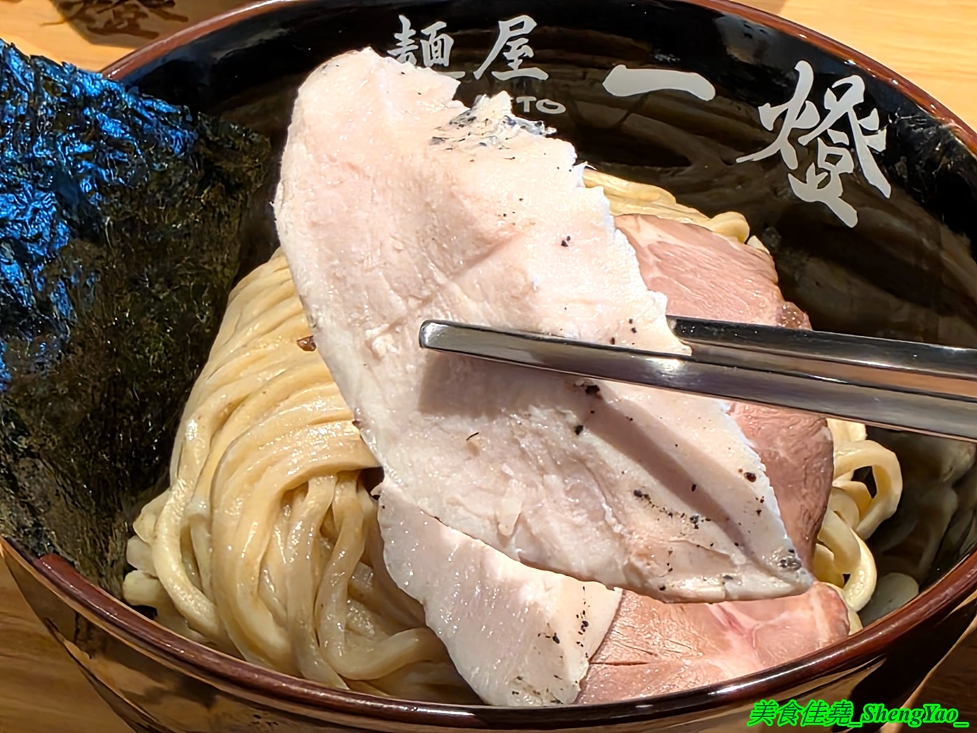 [台中梧棲]麵屋一燈 台中港三井店 – 2025台中最紅的日本拉麵店開來海線了，東京拉麵之王，魚介冠軍沾麵推薦必點，1/2前慶開幕88折優惠