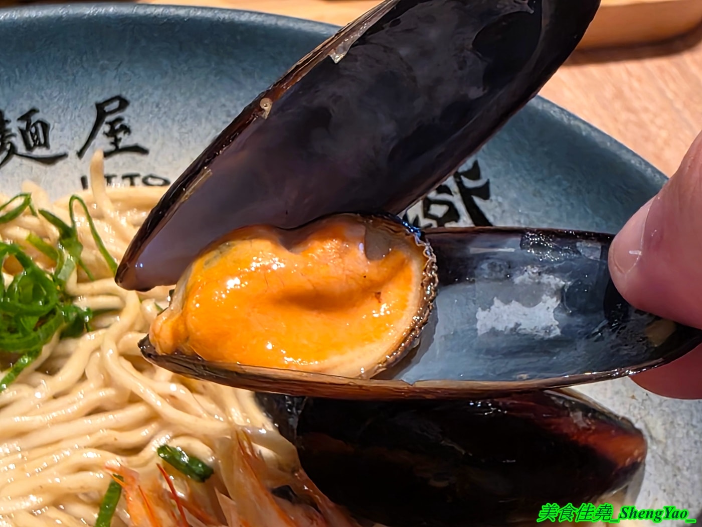 [台中梧棲]麵屋一燈 台中港三井店 – 2025台中最紅的日本拉麵店開來海線了，東京拉麵之王，魚介冠軍沾麵推薦必點，1/2前慶開幕88折優惠