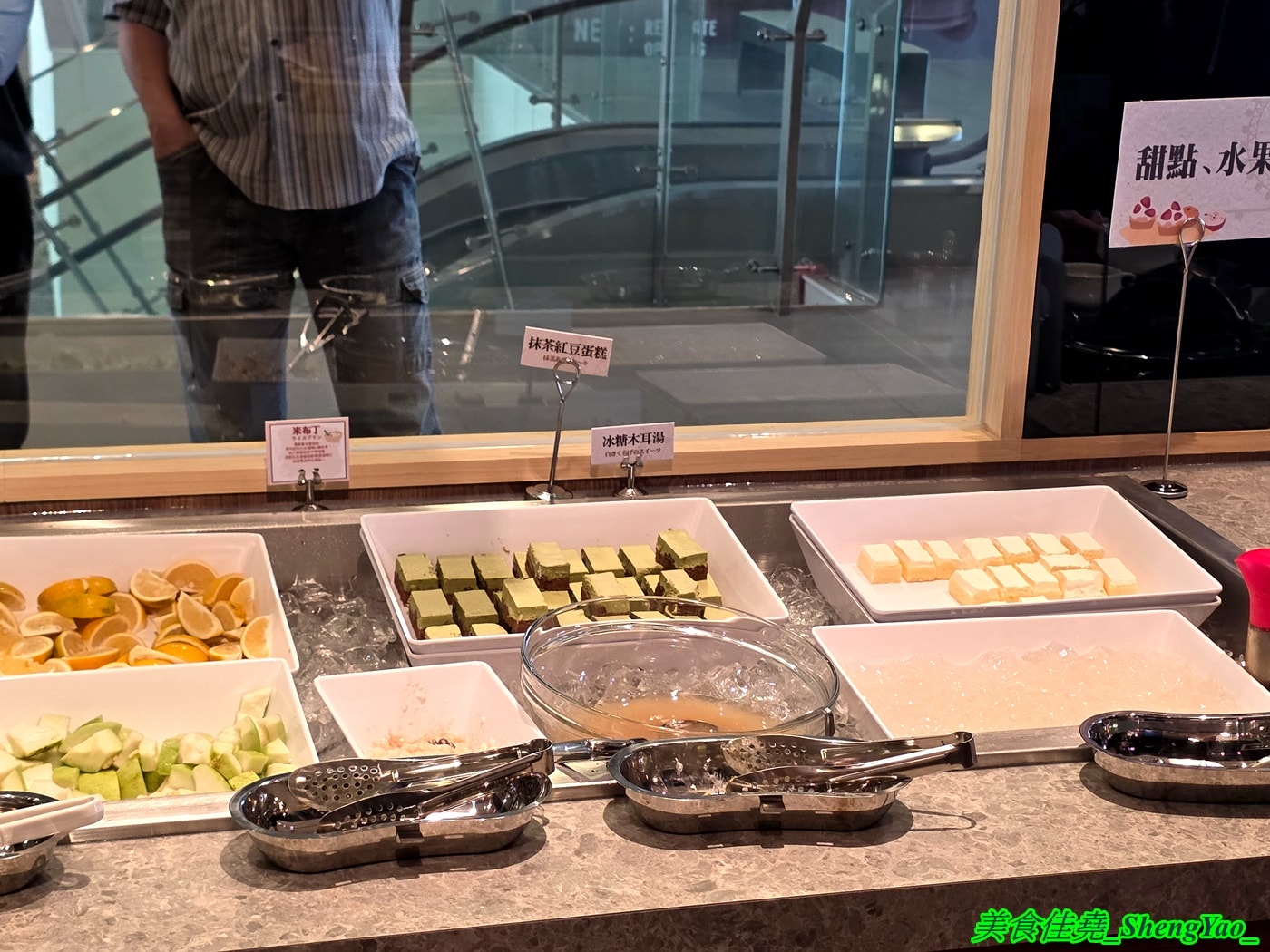 [台中梧棲]橫濱牛排 台中港三井店 – 來自日本的牛排+自助吧吃到飽，台中第二間店，排餐種類多樣，東西精緻好吃， 價格不算平價但值得一嚐。