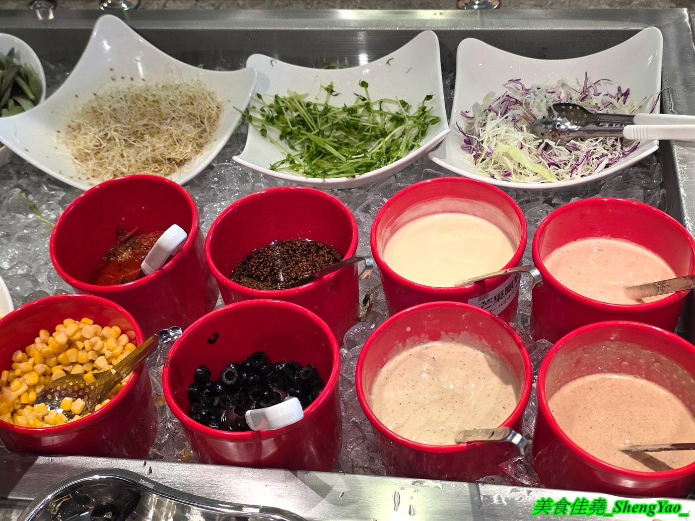 [台中梧棲]橫濱牛排 台中港三井店 – 來自日本的牛排+自助吧吃到飽，台中第二間店，排餐種類多樣，東西精緻好吃， 價格不算平價但值得一嚐。
