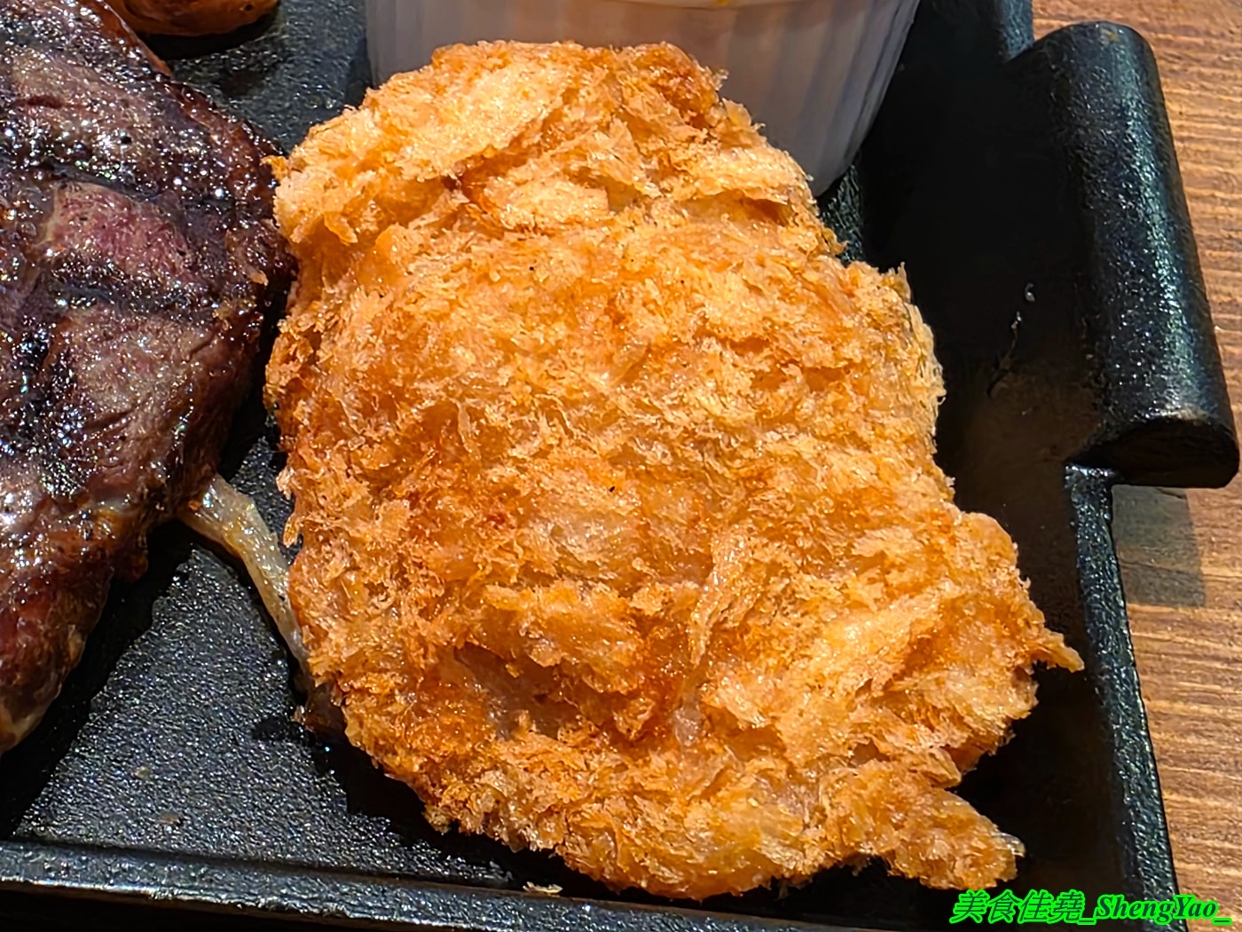 [台中梧棲]橫濱牛排 台中港三井店 – 來自日本的牛排+自助吧吃到飽，台中第二間店，排餐種類多樣，東西精緻好吃， 價格不算平價但值得一嚐。