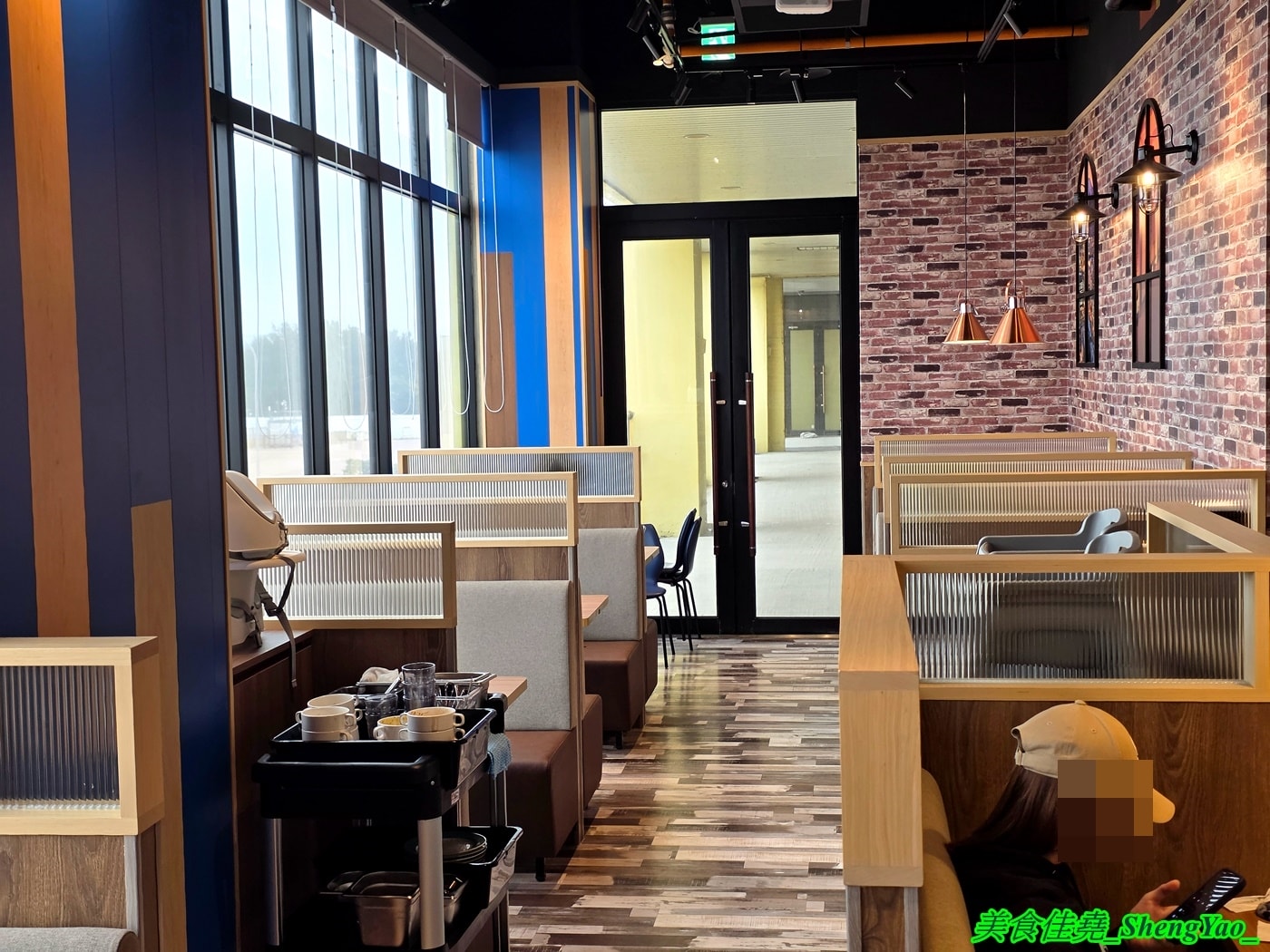 [台中梧棲]橫濱牛排 台中港三井店 – 來自日本的牛排+自助吧吃到飽，台中第二間店，排餐種類多樣，東西精緻好吃， 價格不算平價但值得一嚐。