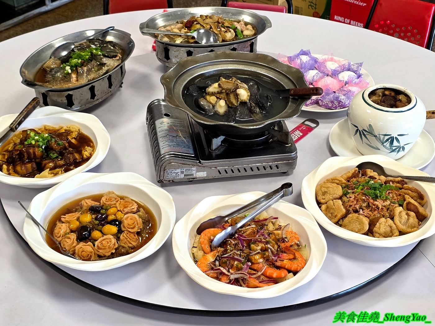 [台中沙鹿]黃師傅活海鮮 – 黃師傅活海鮮2026除夕外帶年菜，八道菜有開胃冷菜有魚有雞湯有佛跳牆，另外還送你甜點，價格公道，份量十足。