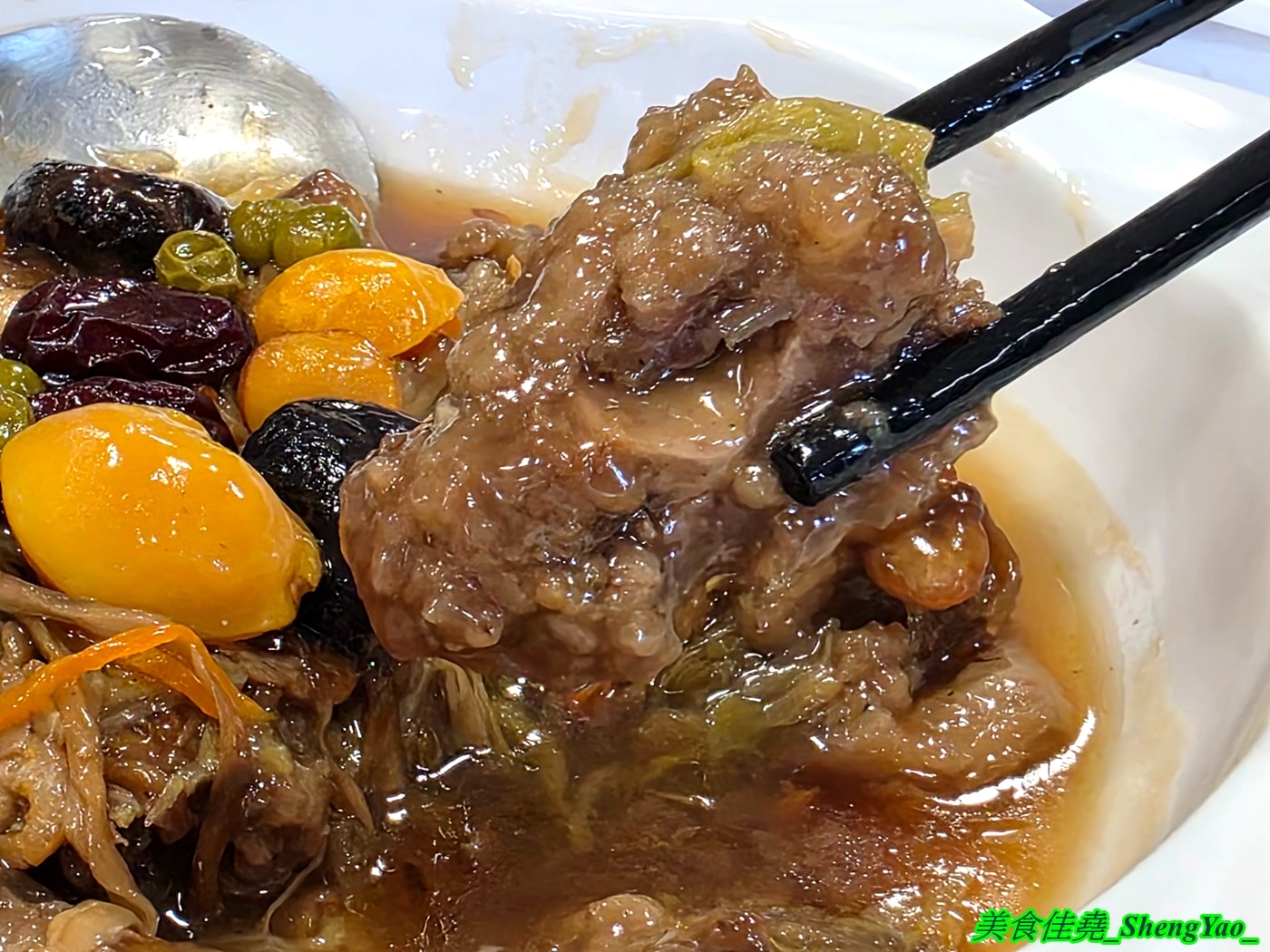[台中沙鹿]黃師傅活海鮮 – 黃師傅活海鮮2026除夕外帶年菜，八道菜有開胃冷菜有魚有雞湯有佛跳牆，另外還送你甜點，價格公道，份量十足。