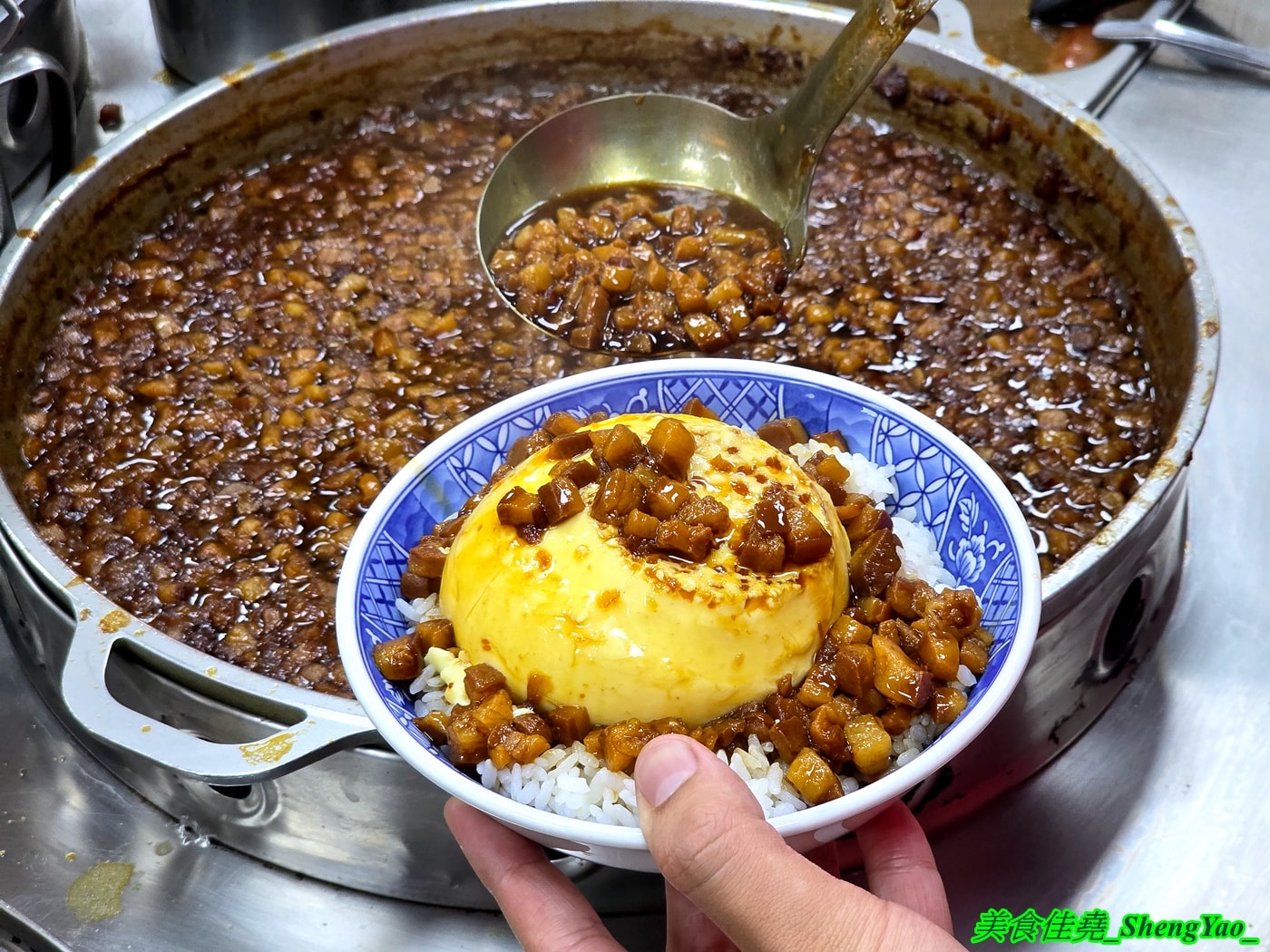 [台中清水]小阿姨魯肉飯 清水店 – 許多網友評論海線最好吃的滷肉飯，清水店限定蒸蛋滷肉飯、蚵仔滷肉飯新上市。