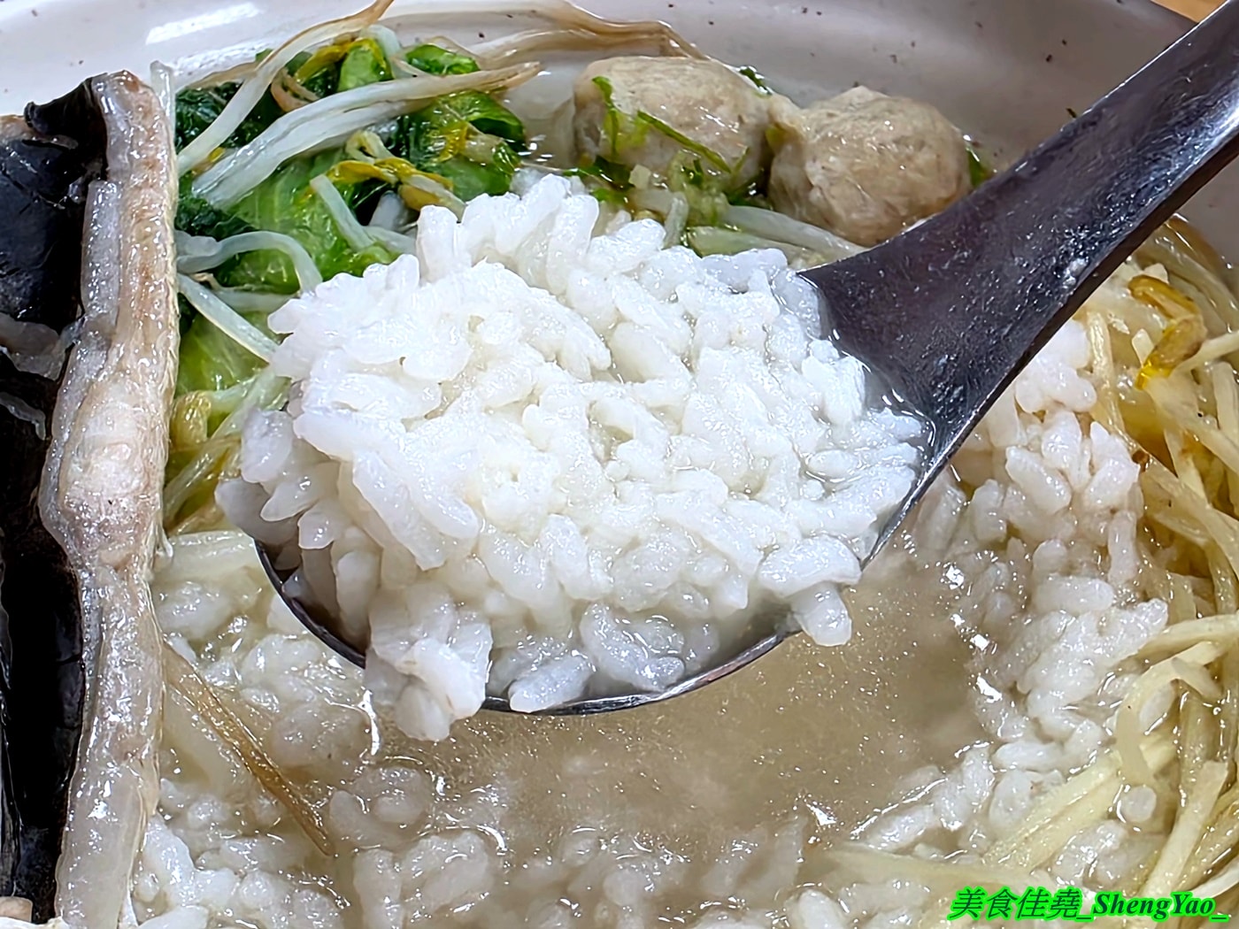 [台中清水]小阿姨魯肉飯 清水店 – 許多網友評論海線最好吃的滷肉飯，清水店限定蒸蛋滷肉飯、蚵仔滷肉飯新上市。