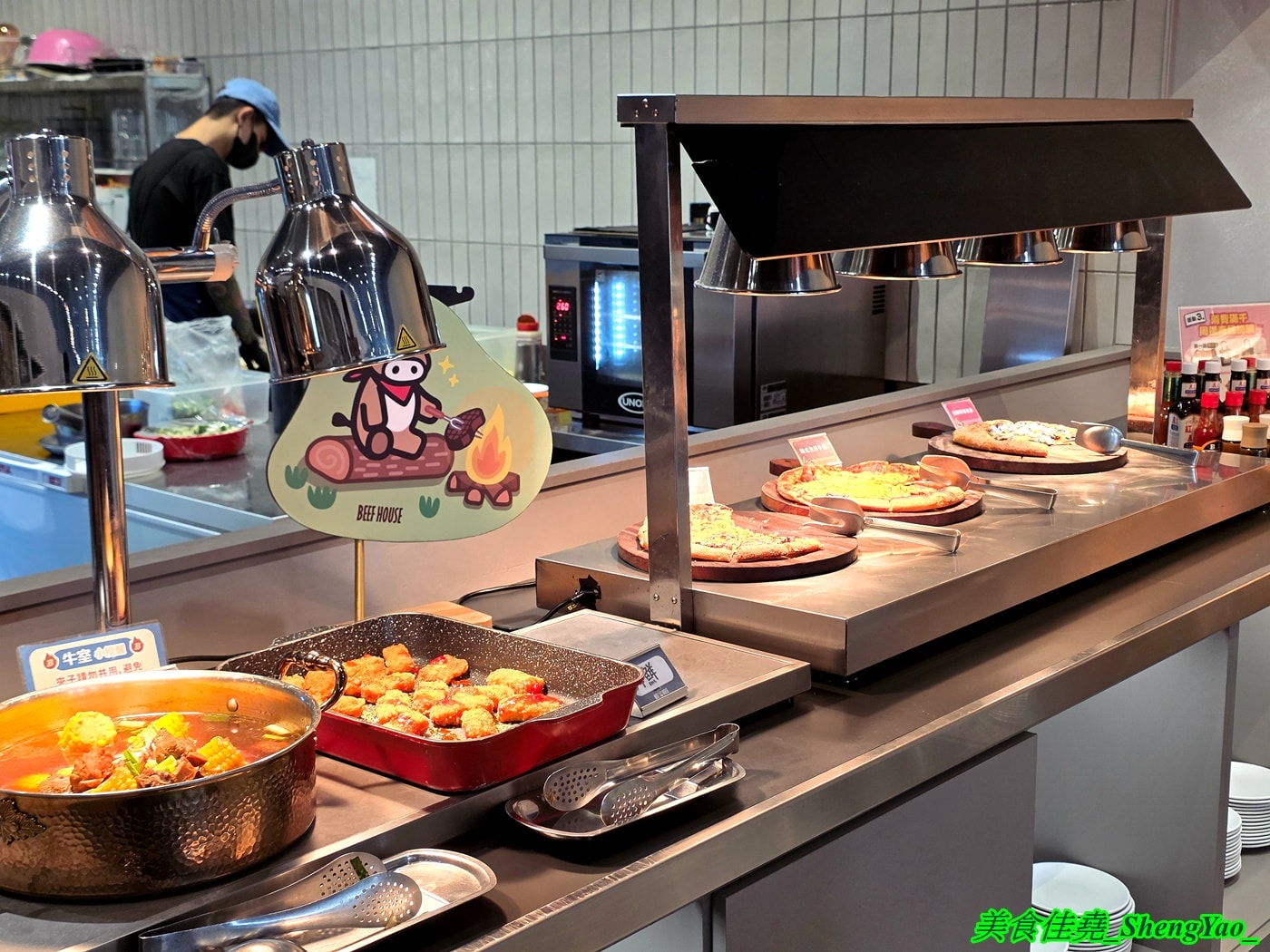 [台中大里]牛室炙燒牛排 BEEF HOUSE 台中大里店 – 台中最狂牛排自助吧吃到飽2026新活動，平日自助吧任你吃只要339元，再+30元還能多一份經典排餐