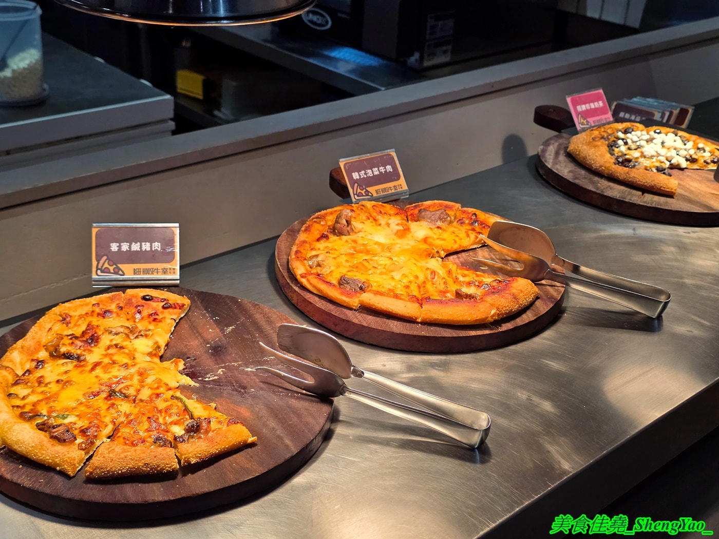 [台中大里]牛室炙燒牛排 BEEF HOUSE 台中大里店 – 台中最狂牛排自助吧吃到飽2026新活動，平日自助吧任你吃只要339元，再+30元還能多一份經典排餐