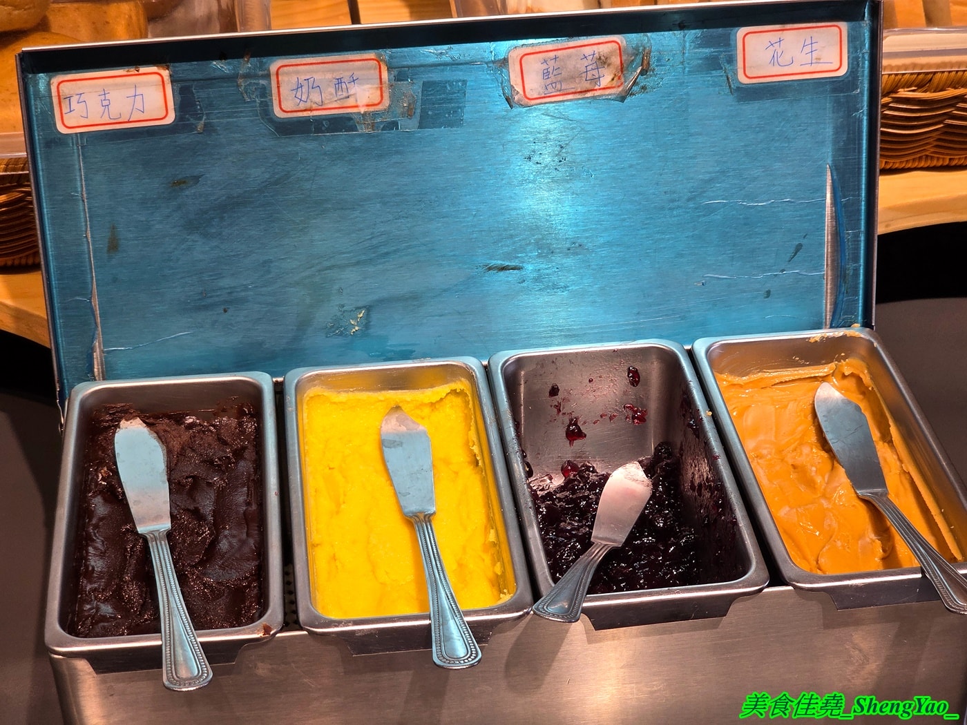 [台中大里]牛室炙燒牛排 BEEF HOUSE 台中大里店 – 台中最狂牛排自助吧吃到飽2026新活動，平日自助吧任你吃只要339元，再+30元還能多一份經典排餐