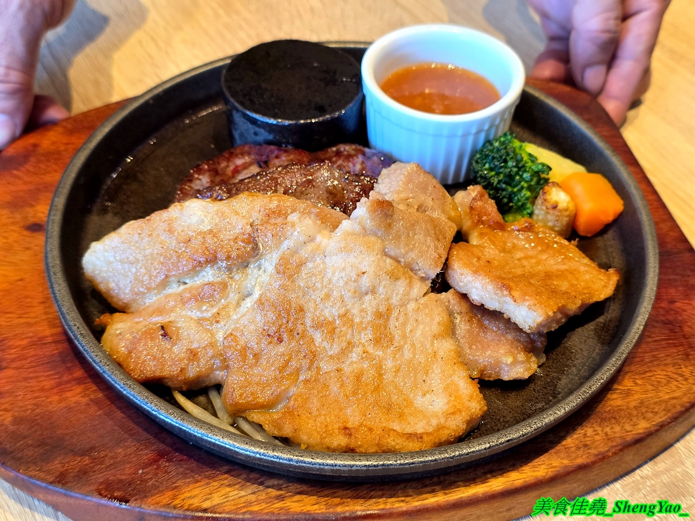 [台中大里]牛室炙燒牛排 BEEF HOUSE 台中大里店 – 台中最狂牛排自助吧吃到飽2026新活動，平日自助吧任你吃只要339元，再+30元還能多一份經典排餐