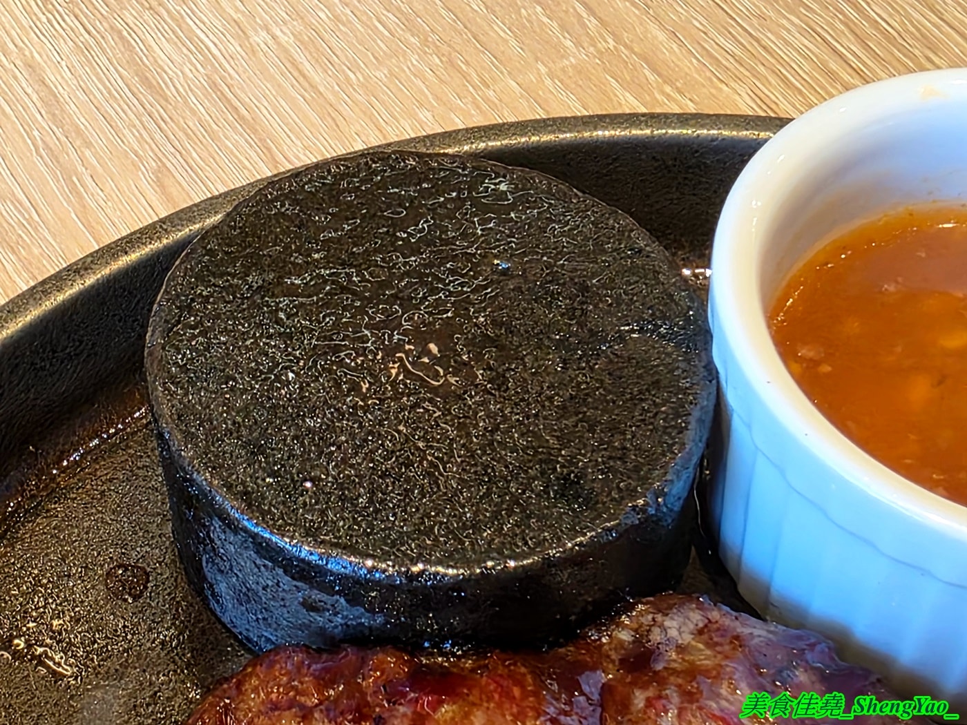 [台中大里]牛室炙燒牛排 BEEF HOUSE 台中大里店 – 台中最狂牛排自助吧吃到飽2026新活動，平日自助吧任你吃只要339元，再+30元還能多一份經典排餐