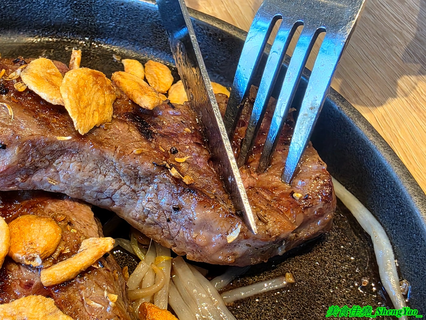 [台中大里]牛室炙燒牛排 BEEF HOUSE 台中大里店 – 台中最狂牛排自助吧吃到飽2026新活動，平日自助吧任你吃只要339元，再+30元還能多一份經典排餐