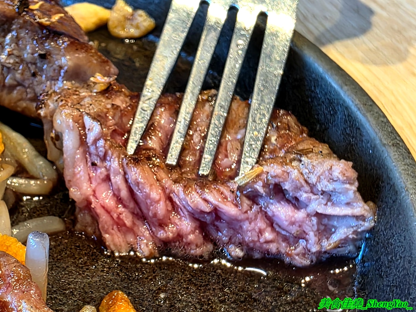 [台中大里]牛室炙燒牛排 BEEF HOUSE 台中大里店 – 台中最狂牛排自助吧吃到飽2026新活動，平日自助吧任你吃只要339元，再+30元還能多一份經典排餐