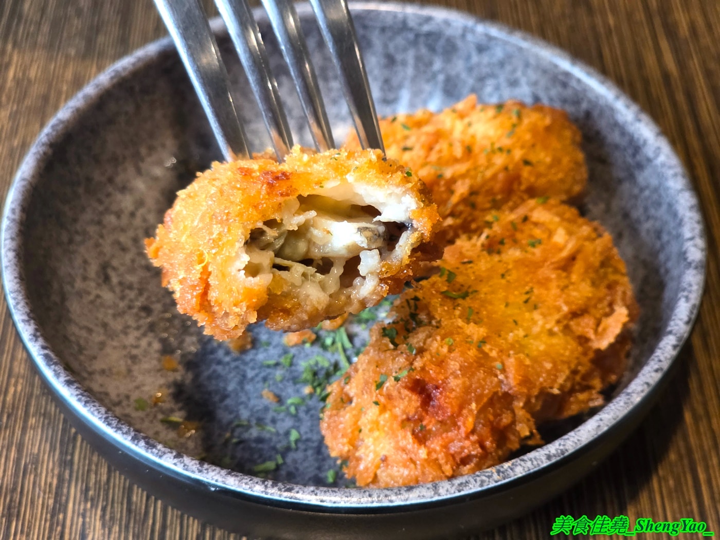 [台中北區]高沐 Pasta&Steak – 紅到外地人都特別來吃的神祕廢墟風義大利麵，餐點用料浮誇，口味有特色又好吃，一中商圈指標性餐廳。