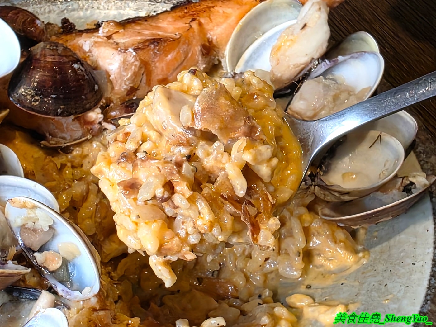 [台中北區]高沐 Pasta&Steak – 紅到外地人都特別來吃的神祕廢墟風義大利麵，餐點用料浮誇，口味有特色又好吃，一中商圈指標性餐廳。