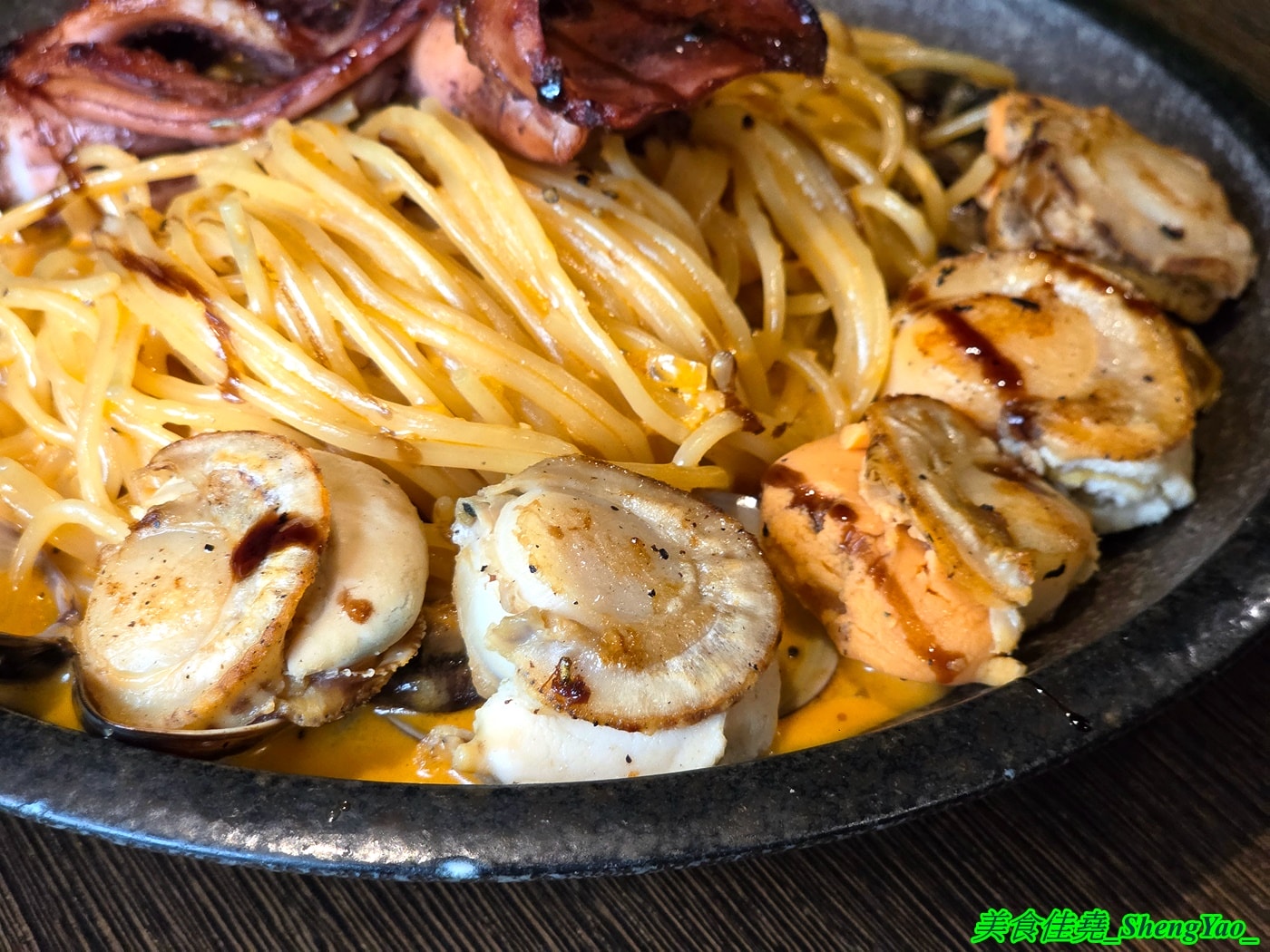 [台中北區]高沐 Pasta&Steak – 紅到外地人都特別來吃的神祕廢墟風義大利麵，餐點用料浮誇，口味有特色又好吃，一中商圈指標性餐廳。