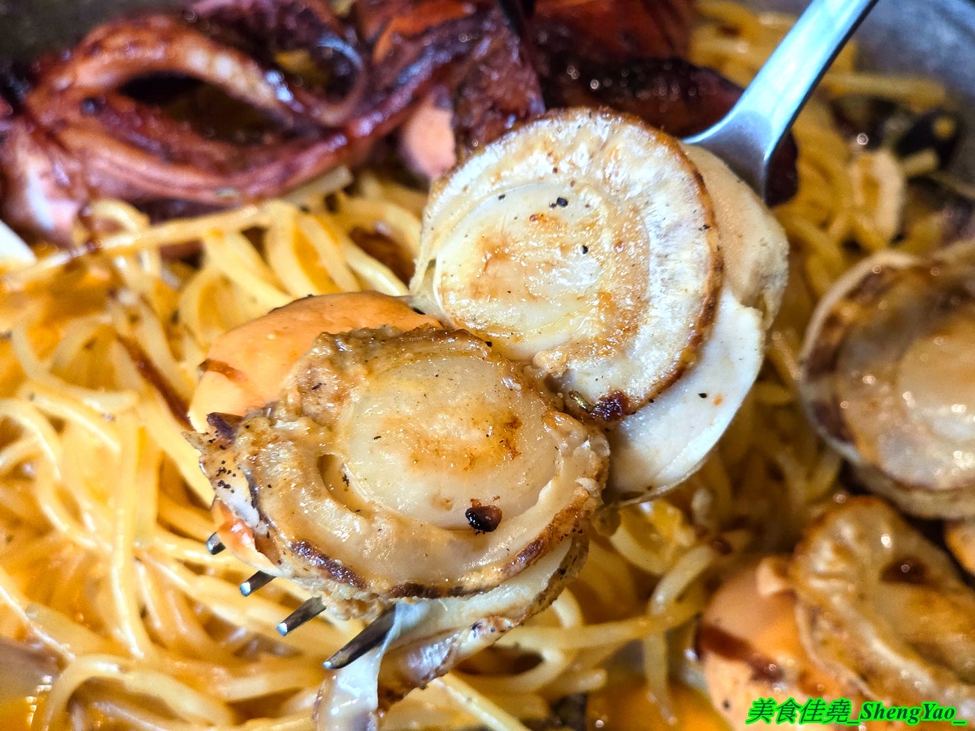 [台中北區]高沐 Pasta&Steak – 紅到外地人都特別來吃的神祕廢墟風義大利麵，餐點用料浮誇，口味有特色又好吃，一中商圈指標性餐廳。