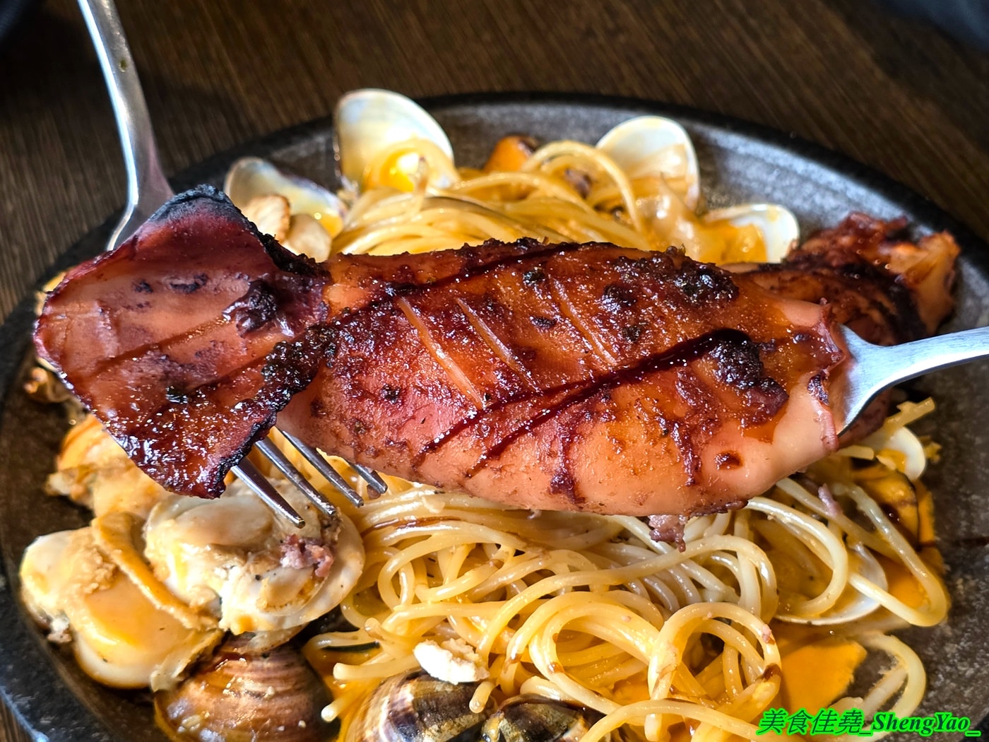 [台中北區]高沐 Pasta&Steak – 紅到外地人都特別來吃的神祕廢墟風義大利麵，餐點用料浮誇，口味有特色又好吃，一中商圈指標性餐廳。