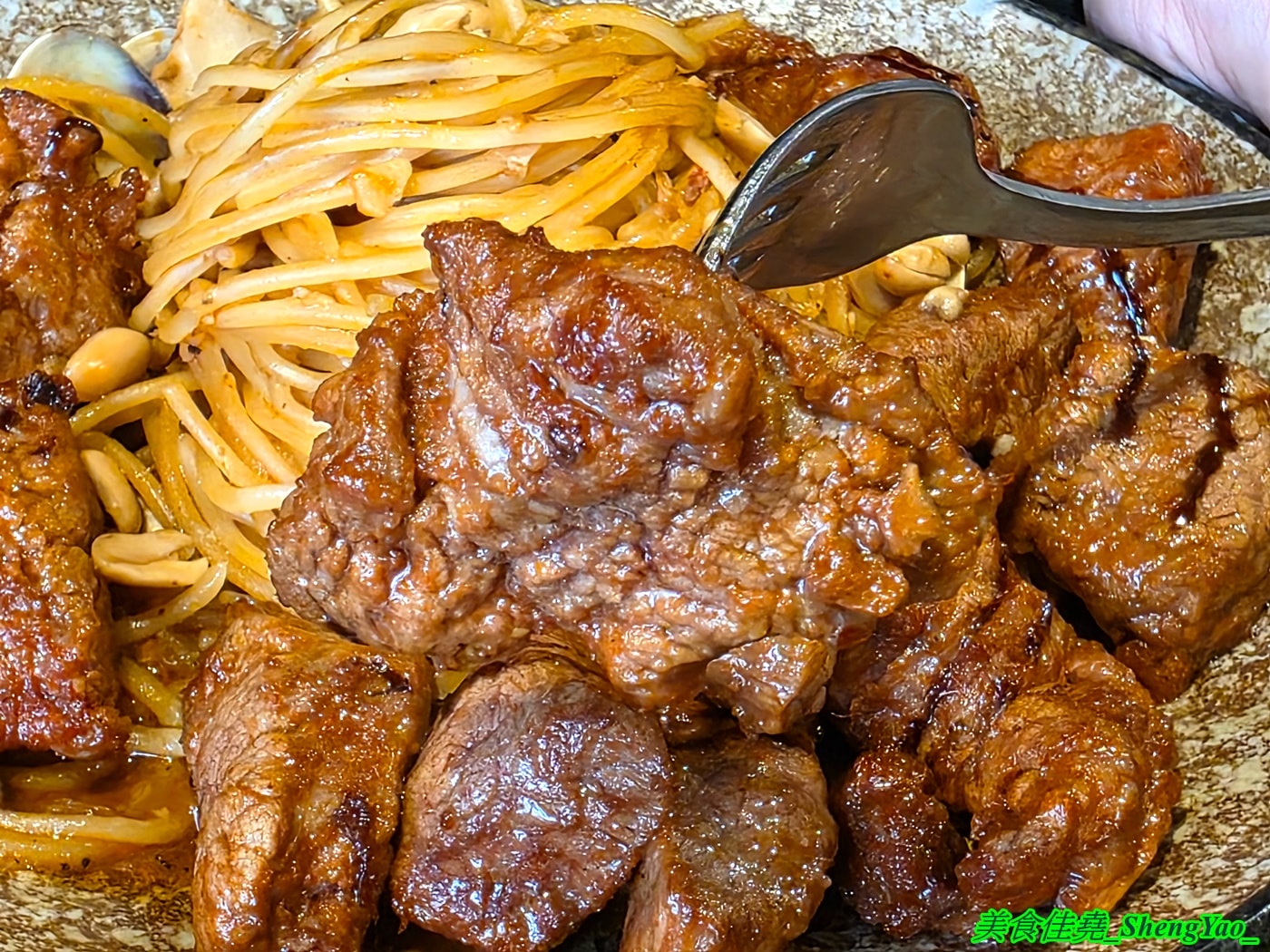 [台中北區]高沐 Pasta&Steak – 紅到外地人都特別來吃的神祕廢墟風義大利麵，餐點用料浮誇，口味有特色又好吃，一中商圈指標性餐廳。
