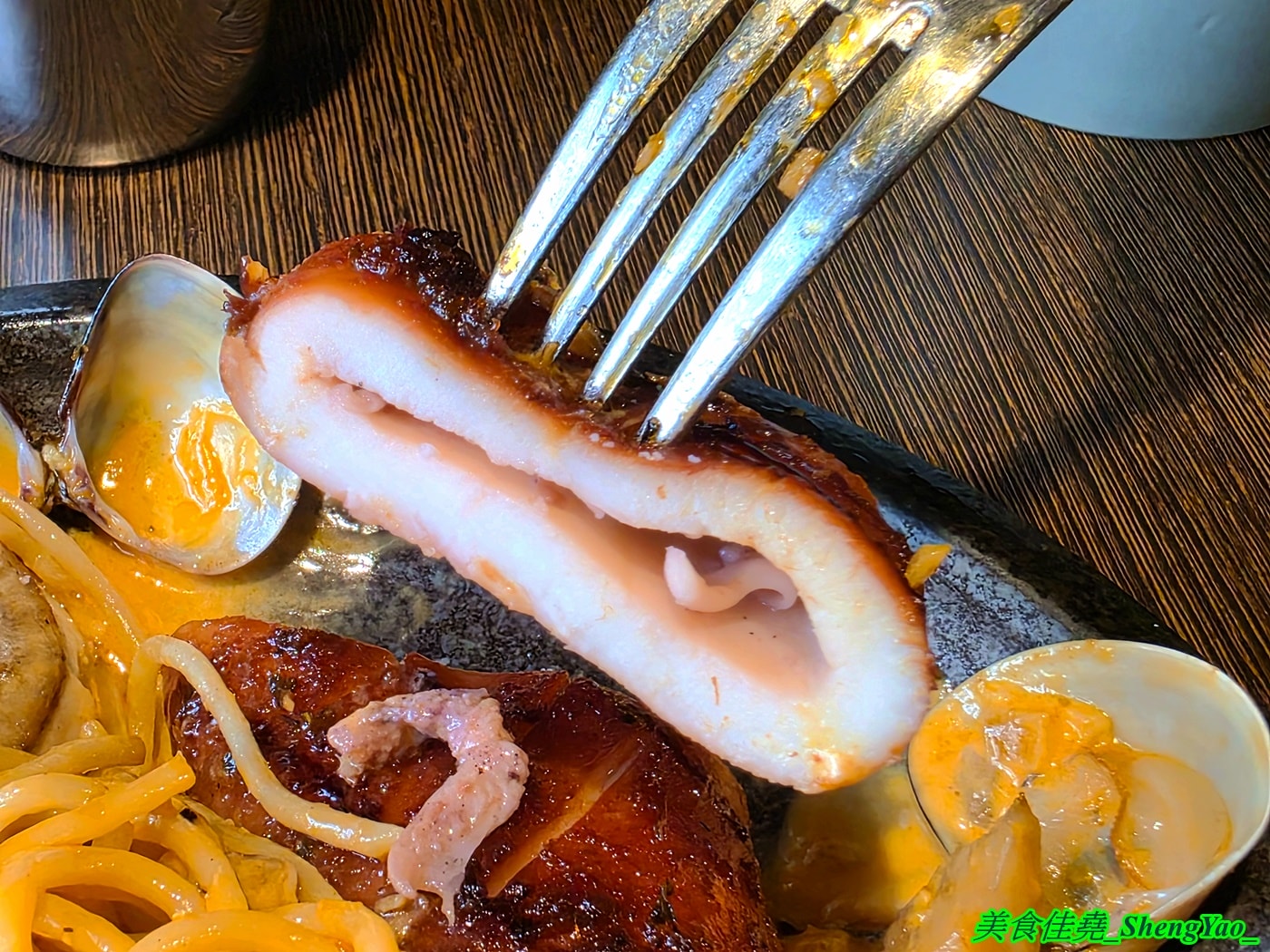 [台中北區]高沐 Pasta&Steak – 紅到外地人都特別來吃的神祕廢墟風義大利麵，餐點用料浮誇，口味有特色又好吃，一中商圈指標性餐廳。