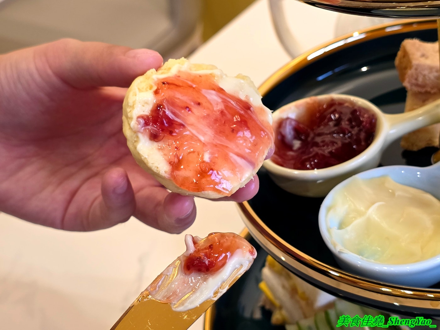 [台中沙鹿]Honey Corner 蜜糖角落 – 全台第一間小熊維尼故事主題下午茶，店內有一大堆和小熊維尼有關的娃娃和物品，還可以陪吃，療癒感整個拉滿。
