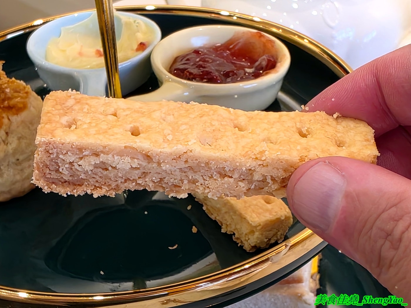 [台中沙鹿]Honey Corner 蜜糖角落 – 全台第一間小熊維尼故事主題下午茶，店內有一大堆和小熊維尼有關的娃娃和物品，還可以陪吃，療癒感整個拉滿。