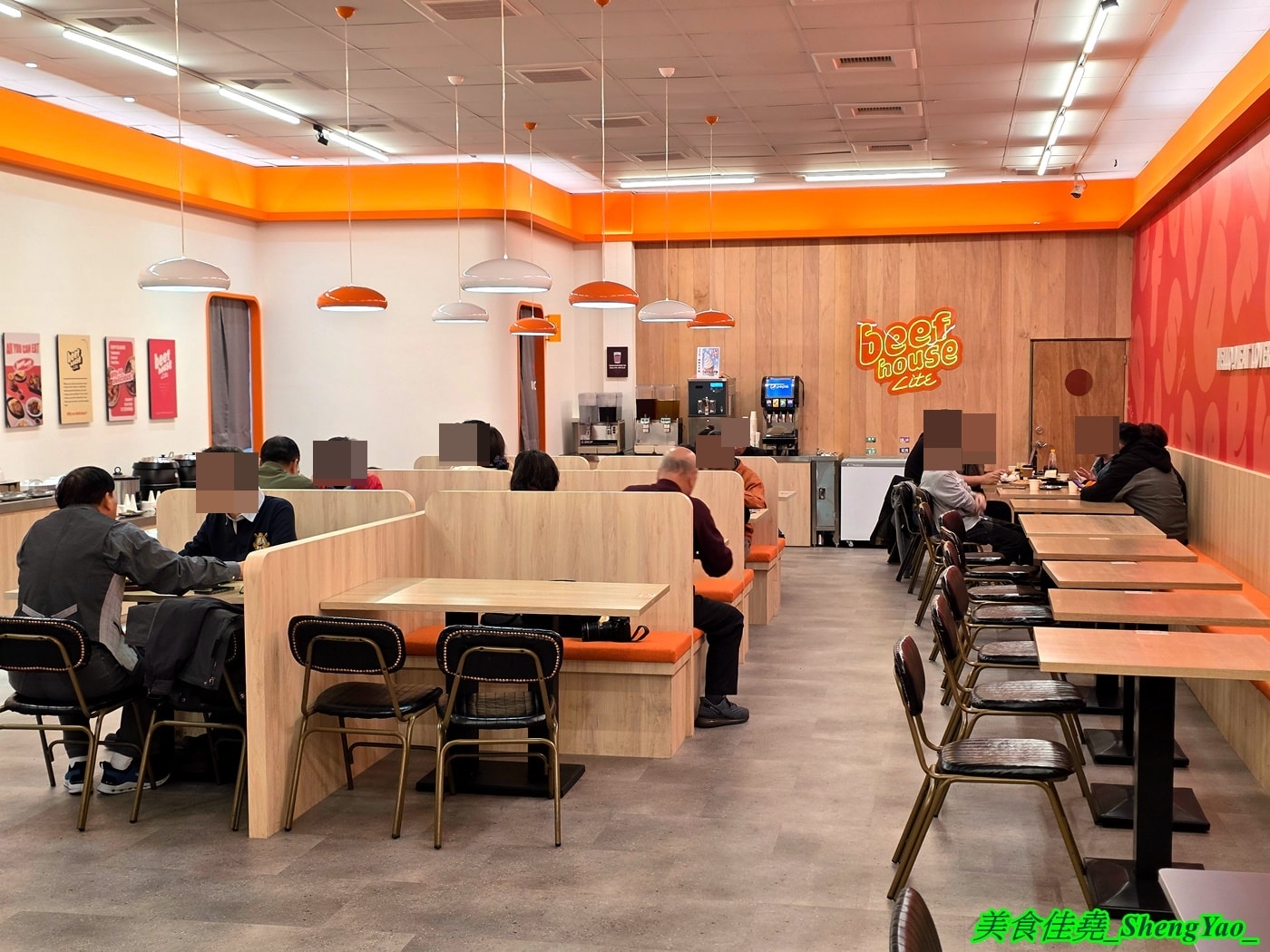 [台中北屯]小牛室 北屯軍功店 – 牛室炙燒牛排新品牌，不只是平價版的牛室，也有許多自己的特色，自助吧很用心，居然還有熱呼呼的關東煮，太讚了。