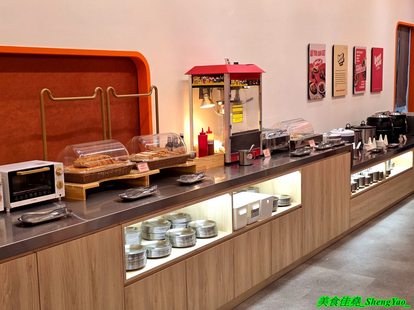 [台中北屯]小牛室 北屯軍功店 – 牛室炙燒牛排新品牌，不只是平價版的牛室，也有許多自己的特色，自助吧很用心，居然還有熱呼呼的關東煮，太讚了。
