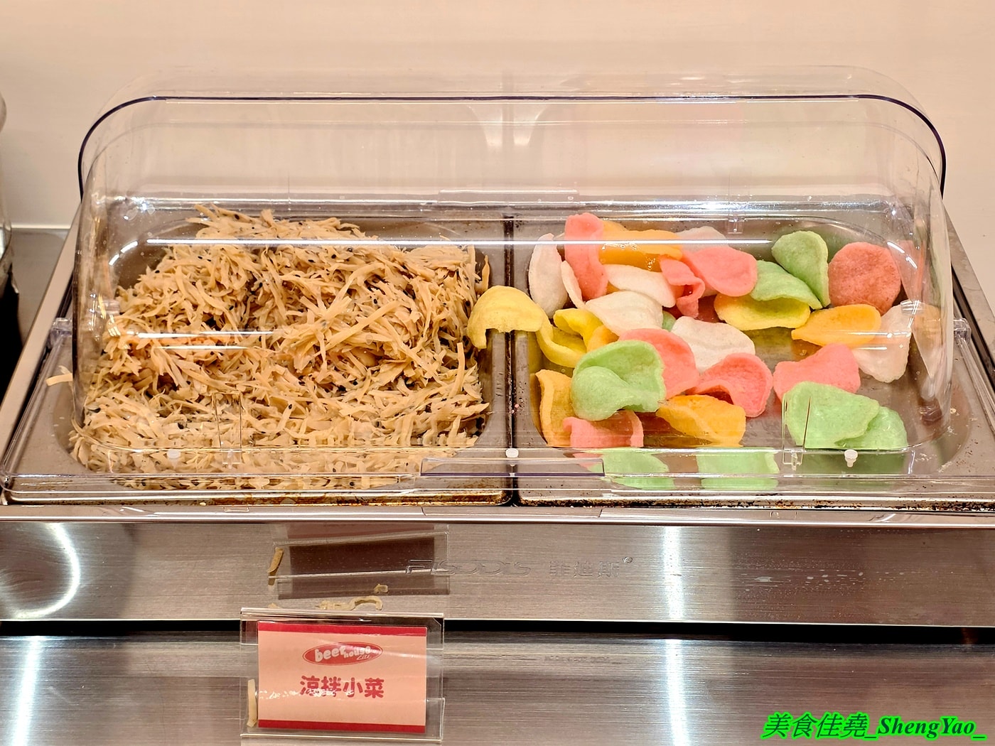 [台中北屯]小牛室 北屯軍功店 – 牛室炙燒牛排新品牌，不只是平價版的牛室，也有許多自己的特色，自助吧很用心，居然還有熱呼呼的關東煮，太讚了。