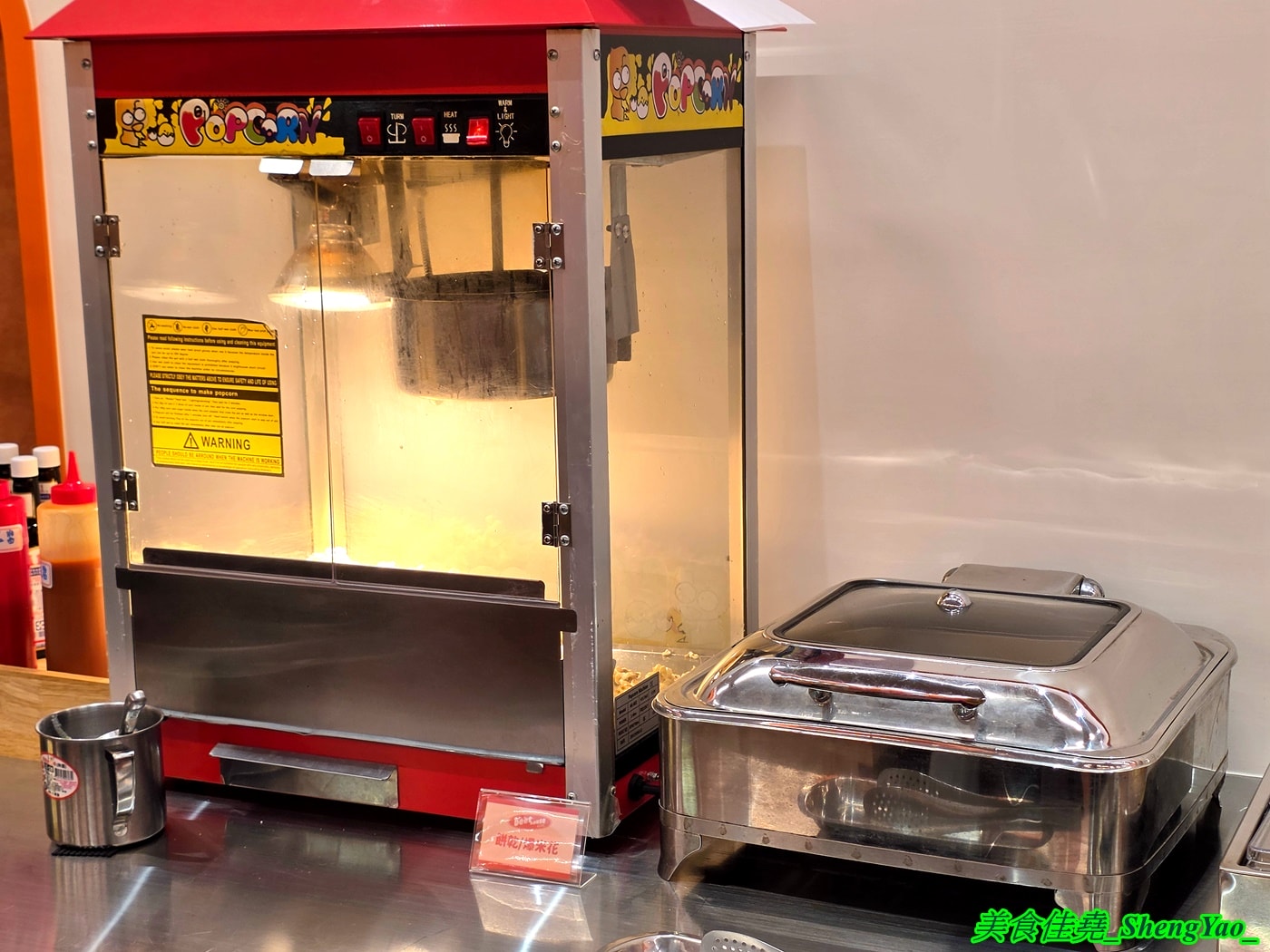 [台中北屯]小牛室 北屯軍功店 – 牛室炙燒牛排新品牌，不只是平價版的牛室，也有許多自己的特色，自助吧很用心，居然還有熱呼呼的關東煮，太讚了。