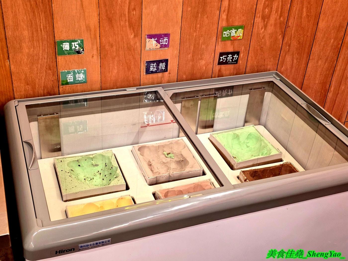 [台中北屯]小牛室 北屯軍功店 – 牛室炙燒牛排新品牌，不只是平價版的牛室，也有許多自己的特色，自助吧很用心，居然還有熱呼呼的關東煮，太讚了。