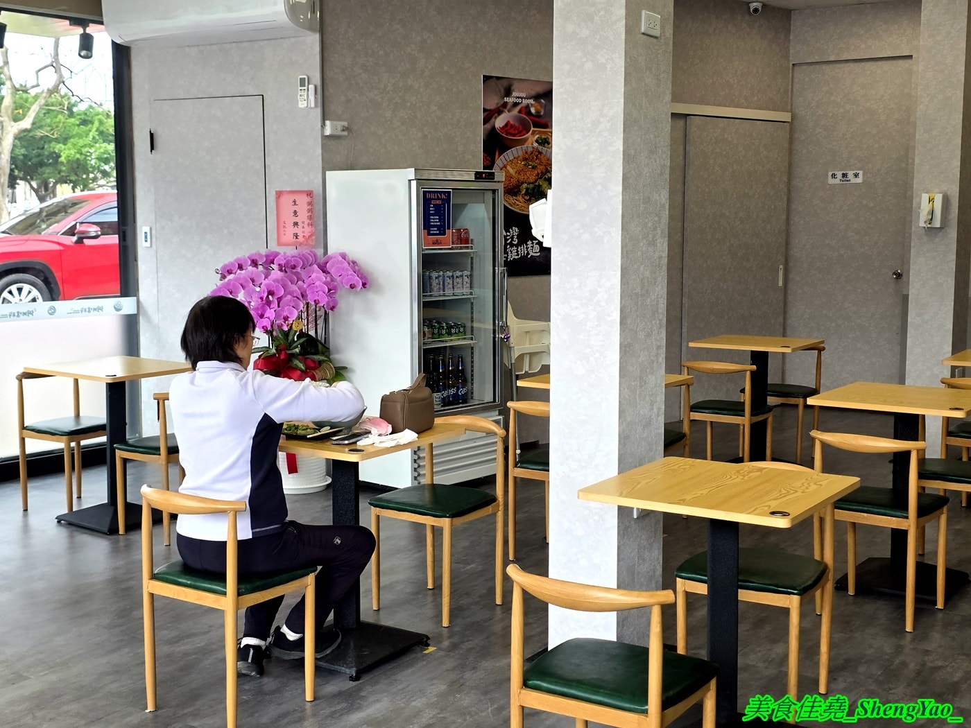 [台中西屯]粥粥爆料 – 台中新開幕海鮮粥專賣店，海鮮食材像BUFFET吃到飽直接陳列在冰檯上，新鮮看得見，用料實在，價格合理，開幕期間消費滿百就送燙鮮蚵。