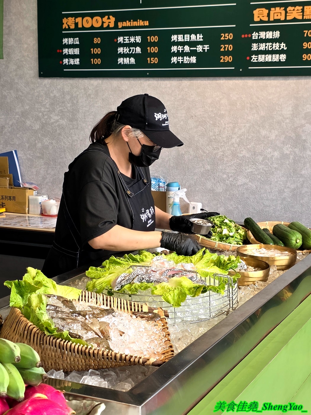 [台中西屯]粥粥爆料 – 台中新開幕海鮮粥專賣店，海鮮食材像BUFFET吃到飽直接陳列在冰檯上，新鮮看得見，用料實在，價格合理，開幕期間消費滿百就送燙鮮蚵。