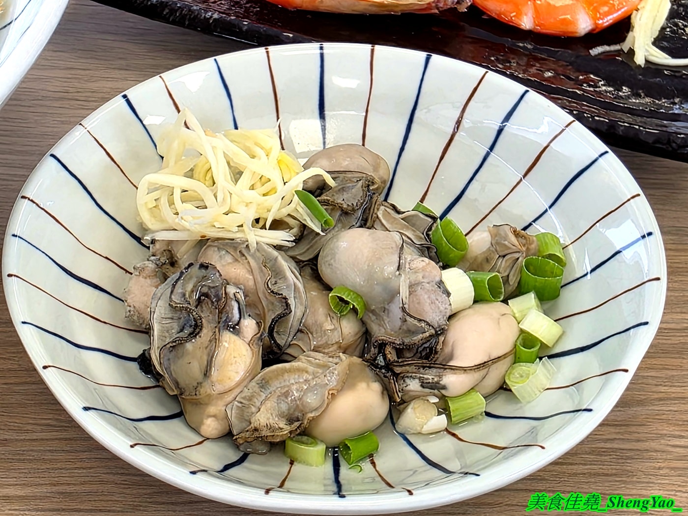 [台中西屯]粥粥爆料 – 台中新開幕海鮮粥專賣店，海鮮食材像BUFFET吃到飽直接陳列在冰檯上，新鮮看得見，用料實在，價格合理，開幕期間消費滿百就送燙鮮蚵。