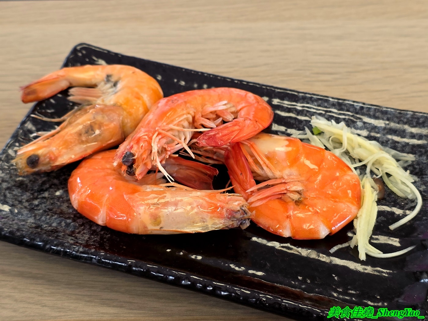 [台中西屯]粥粥爆料 – 台中新開幕海鮮粥專賣店，海鮮食材像BUFFET吃到飽直接陳列在冰檯上，新鮮看得見，用料實在，價格合理，開幕期間消費滿百就送燙鮮蚵。