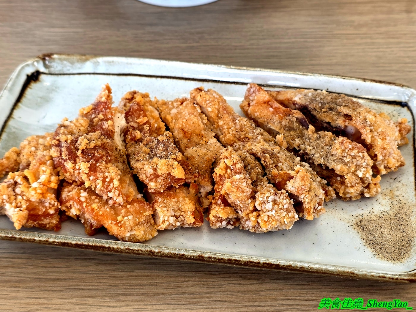 [台中西屯]粥粥爆料 – 台中新開幕海鮮粥專賣店，海鮮食材像BUFFET吃到飽直接陳列在冰檯上，新鮮看得見，用料實在，價格合理，開幕期間消費滿百就送燙鮮蚵。