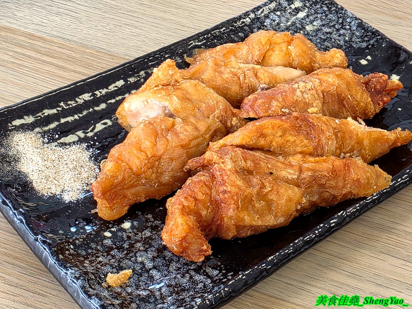 [台中西屯]粥粥爆料 – 台中新開幕海鮮粥專賣店，海鮮食材像BUFFET吃到飽直接陳列在冰檯上，新鮮看得見，用料實在，價格合理，開幕期間消費滿百就送燙鮮蚵。