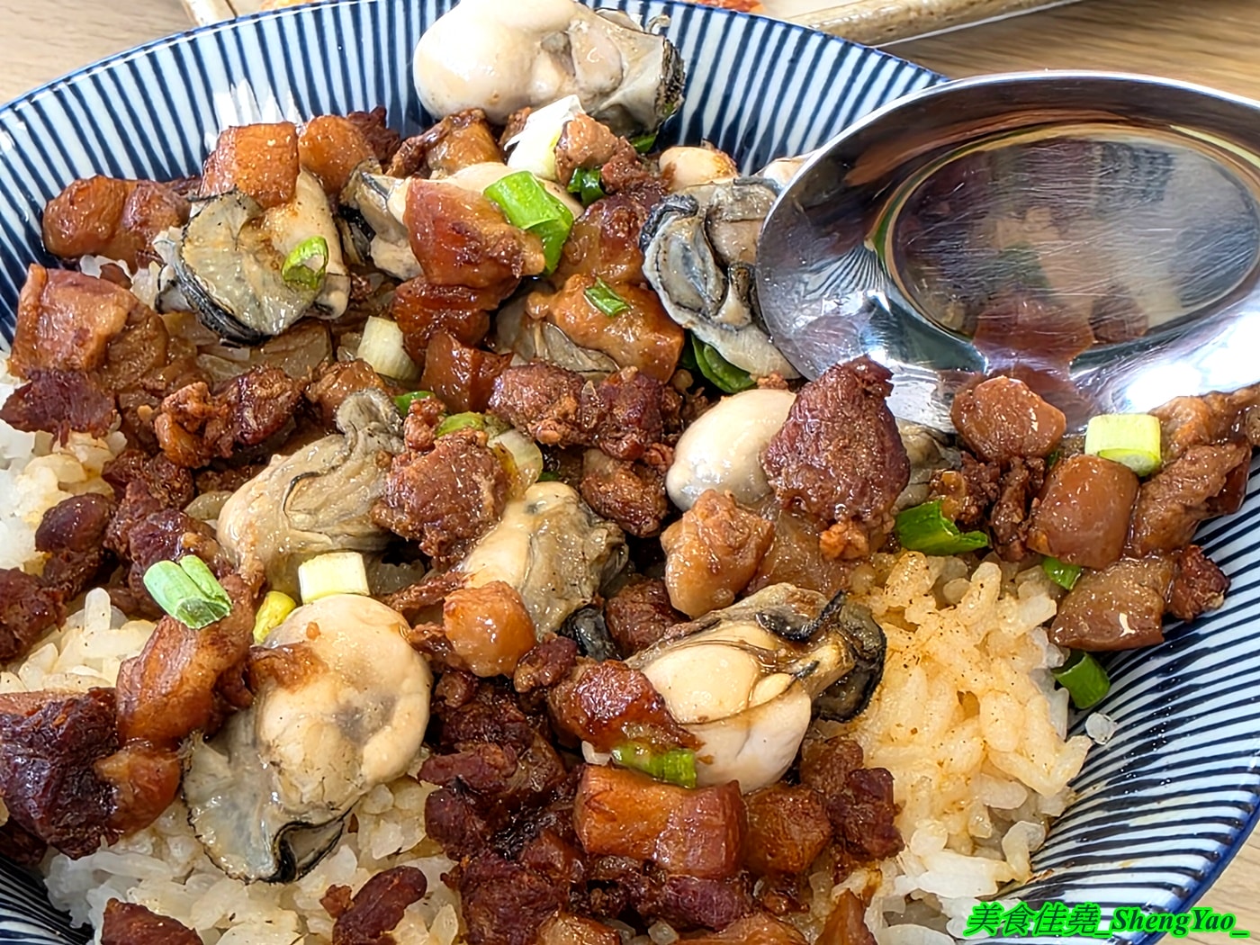 [台中西屯]粥粥爆料 – 台中新開幕海鮮粥專賣店，海鮮食材像BUFFET吃到飽直接陳列在冰檯上，新鮮看得見，用料實在，價格合理，開幕期間消費滿百就送燙鮮蚵。