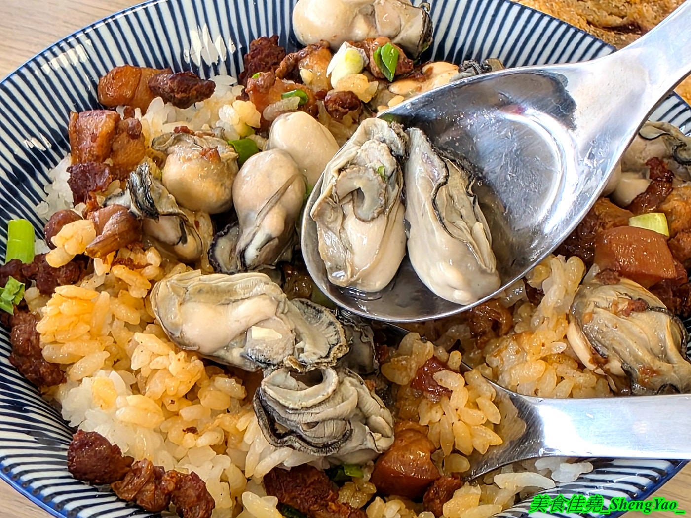 [台中西屯]粥粥爆料 – 台中新開幕海鮮粥專賣店，海鮮食材像BUFFET吃到飽直接陳列在冰檯上，新鮮看得見，用料實在，價格合理，開幕期間消費滿百就送燙鮮蚵。
