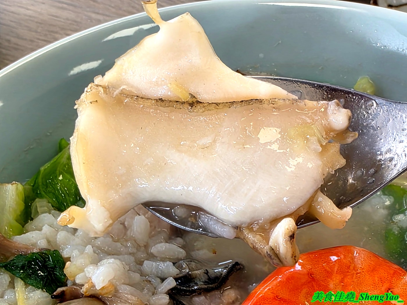 [台中西屯]粥粥爆料 – 台中新開幕海鮮粥專賣店，海鮮食材像BUFFET吃到飽直接陳列在冰檯上，新鮮看得見，用料實在，價格合理，開幕期間消費滿百就送燙鮮蚵。