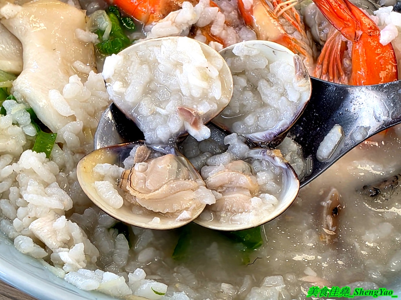 [台中西屯]粥粥爆料 – 台中新開幕海鮮粥專賣店，海鮮食材像BUFFET吃到飽直接陳列在冰檯上，新鮮看得見，用料實在，價格合理，開幕期間消費滿百就送燙鮮蚵。
